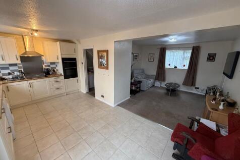 Kitchen/Dining Area