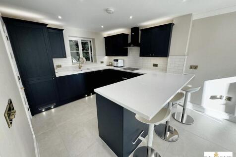 Kitchen/Breakfast/Dining Area