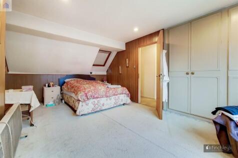 18_Main Bedroom-0.jpg
