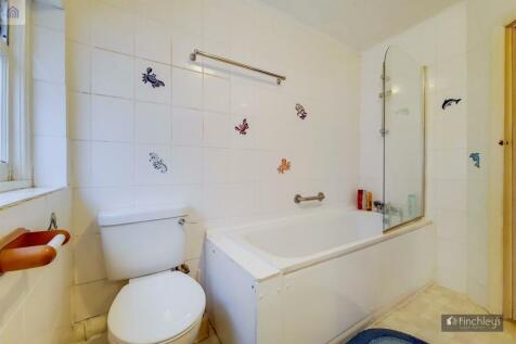 16_Bathroom-0.jpg