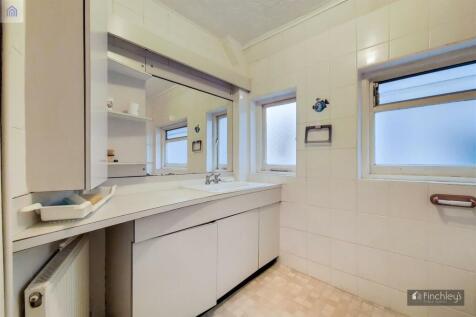 16_Bathroom-1.jpg