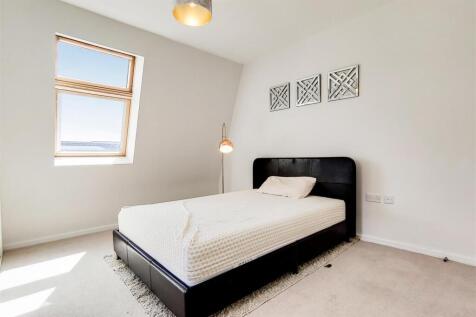 13_Main Bedroom-1.jpg