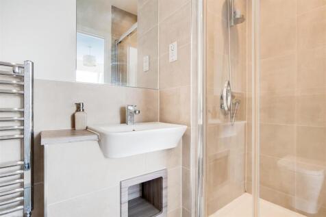 14_Main Ensuite-0.jpg