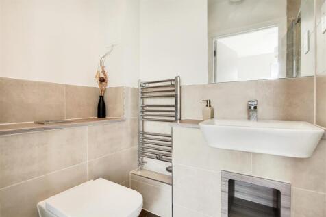14_Main Ensuite-1.jpg