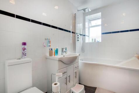 7_Bathroom-0.jpg