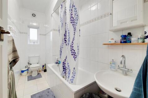 9_Bathroom-0.jpg