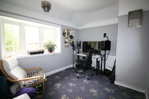 second bedroom.JPG