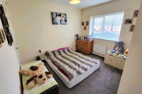 Bedroom 1.jpg