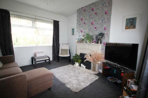 LIVING ROOM.JPG