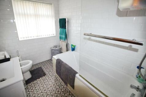 Bathroom.JPG