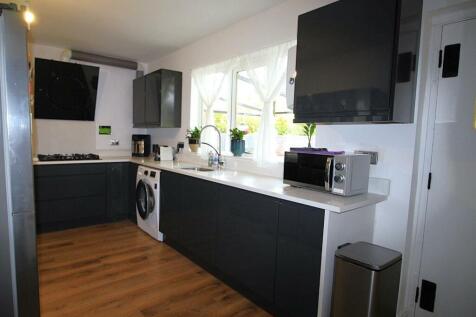 Kitchen 2.JPG