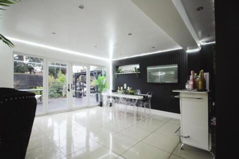 DINING AREA 2.JPG