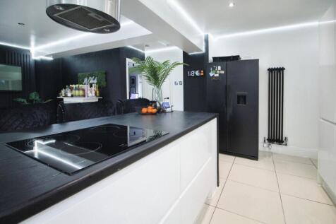 KITCHEN 4.JPG