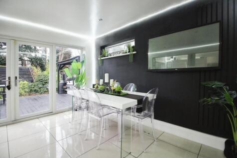 DINING AREA CLOSE.JPG