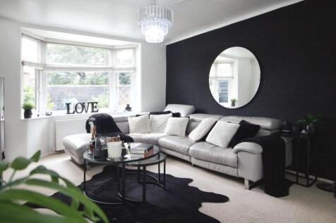 LIVING ROOM 2.JPG