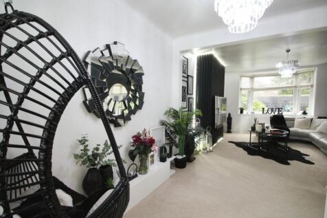 LIVING ROOM 3.JPG