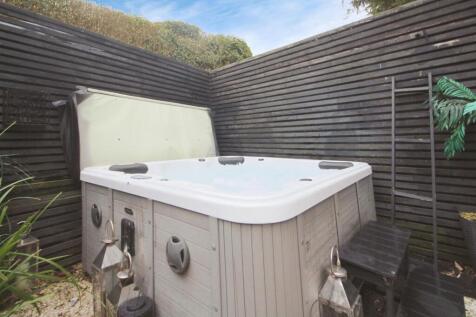 Hot tub.JPG