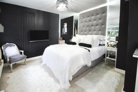 MASTER BEDROOM.JPG