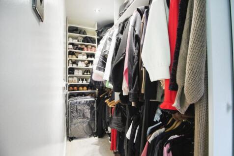 WALK IN WARDROBE.JPG