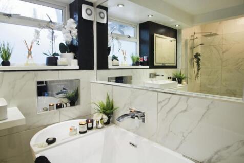 BATHROOM 2.JPG