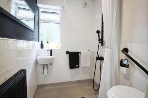 Wet Room.JPG