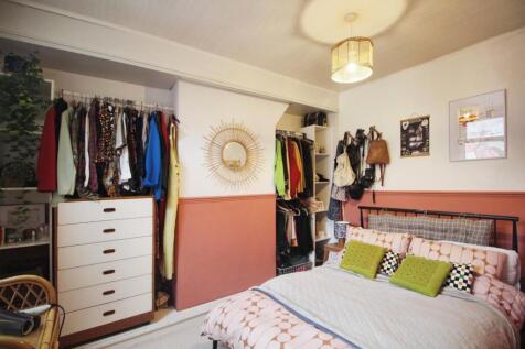 Master Bedroom.JPG