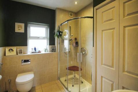 Bathroom.JPG