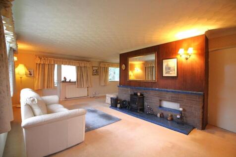 LIVING ROOM 1 .JPG