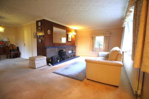 LIVING ROOM 2 .JPG