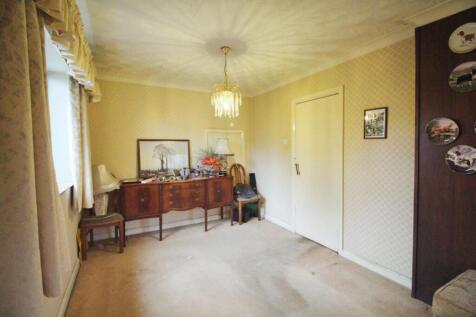 LIVING ROOM 4.JPG