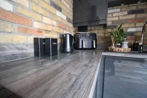 Kitchen 2.JPG