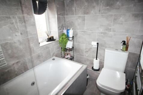 BATHROOM 1.JPG