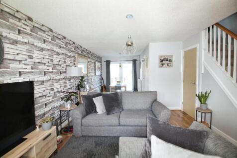 Living Room3.JPG