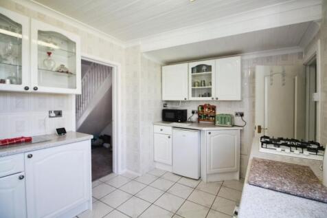 Kitchen 2.JPG
