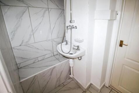 Shower Room.JPG