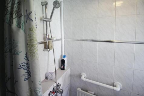 Shower room (2).JPG