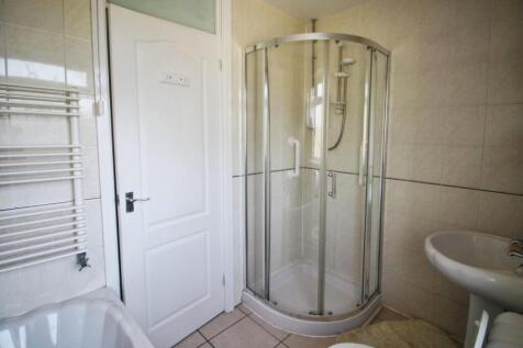Bathrooom 2.JPG
