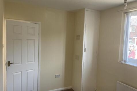 BEDROOM 1.jpg