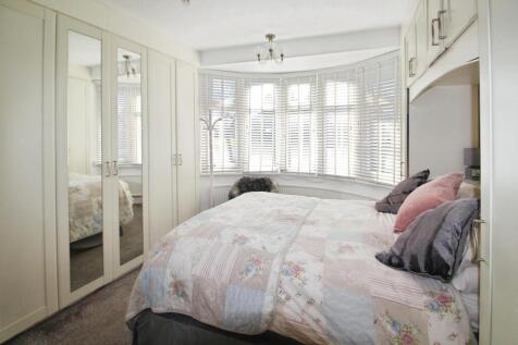 Bedroom 2 -2.JPG