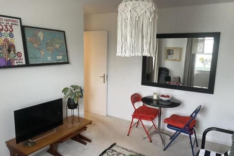 Lounge 3.jpg