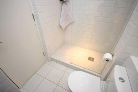 bathroom 3.jpg