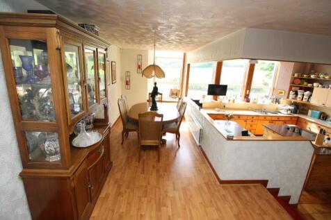 Kitchen Dining area