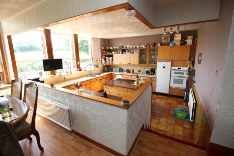 Kitchen Dining area