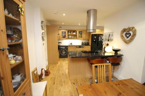 Kitchen Dining area