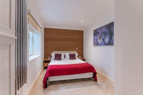 BEDROOM 1 a.jpg