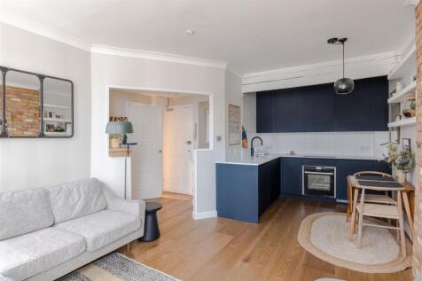 18 Cleveland Street-