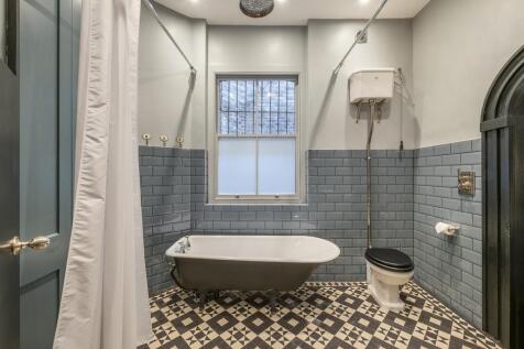 bathroom (2).jpg