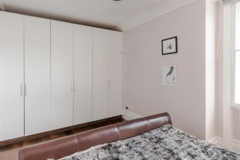 4, 102 Great Portlan