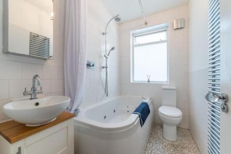 BATHROOM 1.jpg
