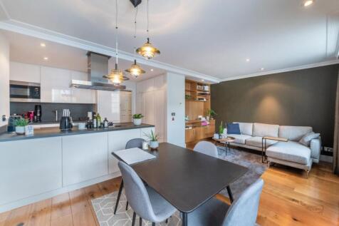 RECEPTION &amp; KITCHEN
